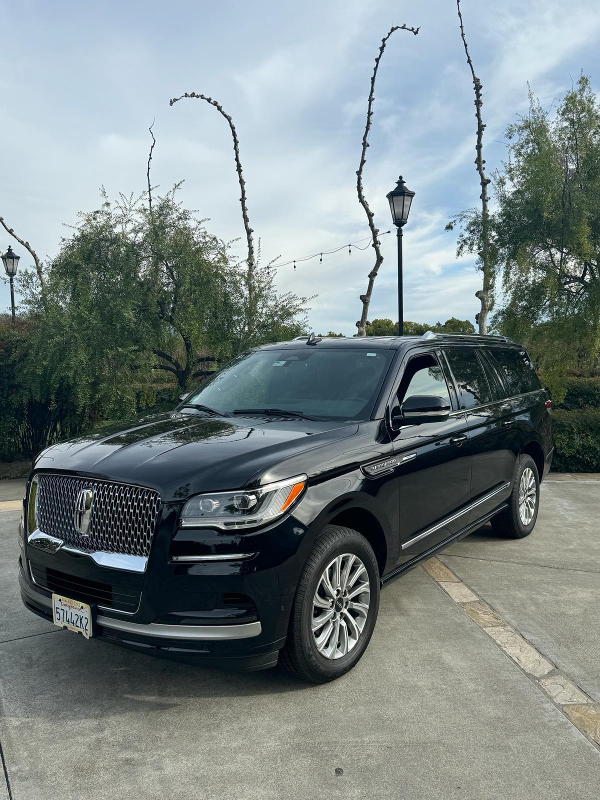 Black Lincoln Navigator luxury SUV for executive and airport transportation in Pleasanton and the Tri-Valley
